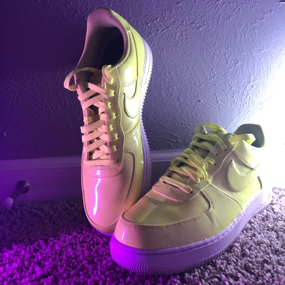 NIKE Air Force 1 Low 'Patent Neon' Size 13 Mens